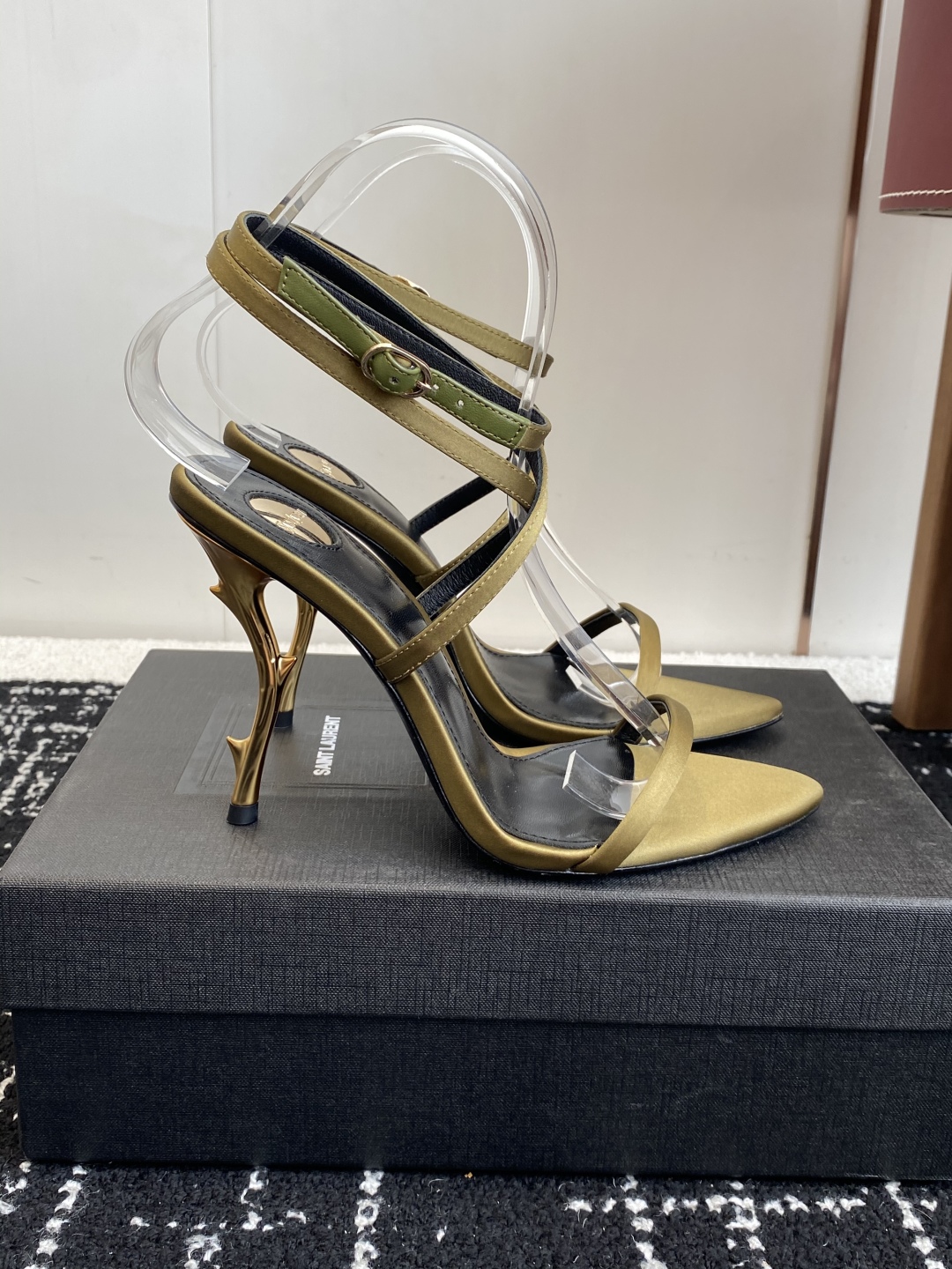 代购级
YSL 圣罗兰 SAINT LAURENT 25ss 春夏 新款凉鞋 

圣罗兰春夏新款 Mel