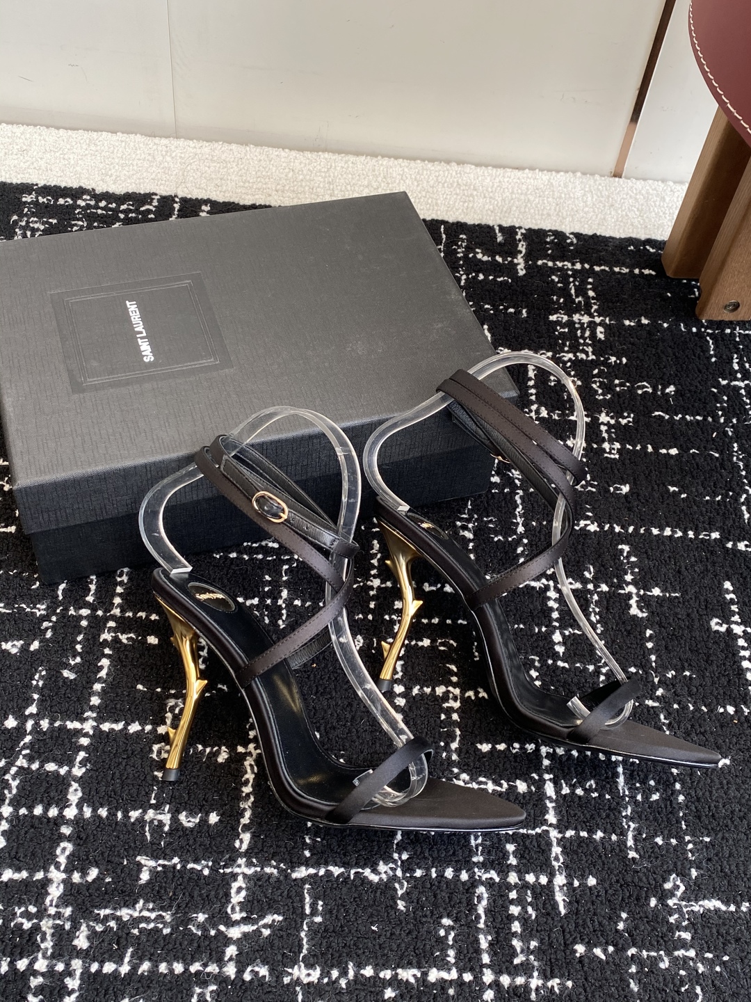 代购级
YSL 圣罗兰 SAINT LAURENT 25ss 春夏 新款凉鞋 

圣罗兰春夏新款 Mel