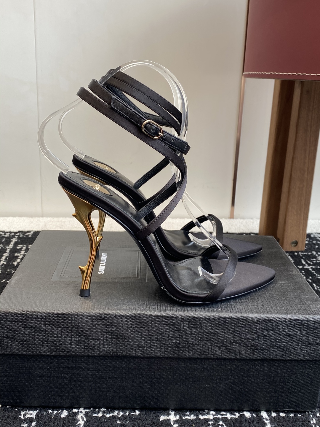 代购级
YSL 圣罗兰 SAINT LAURENT 25ss 春夏 新款凉鞋 

圣罗兰春夏新款 Mel