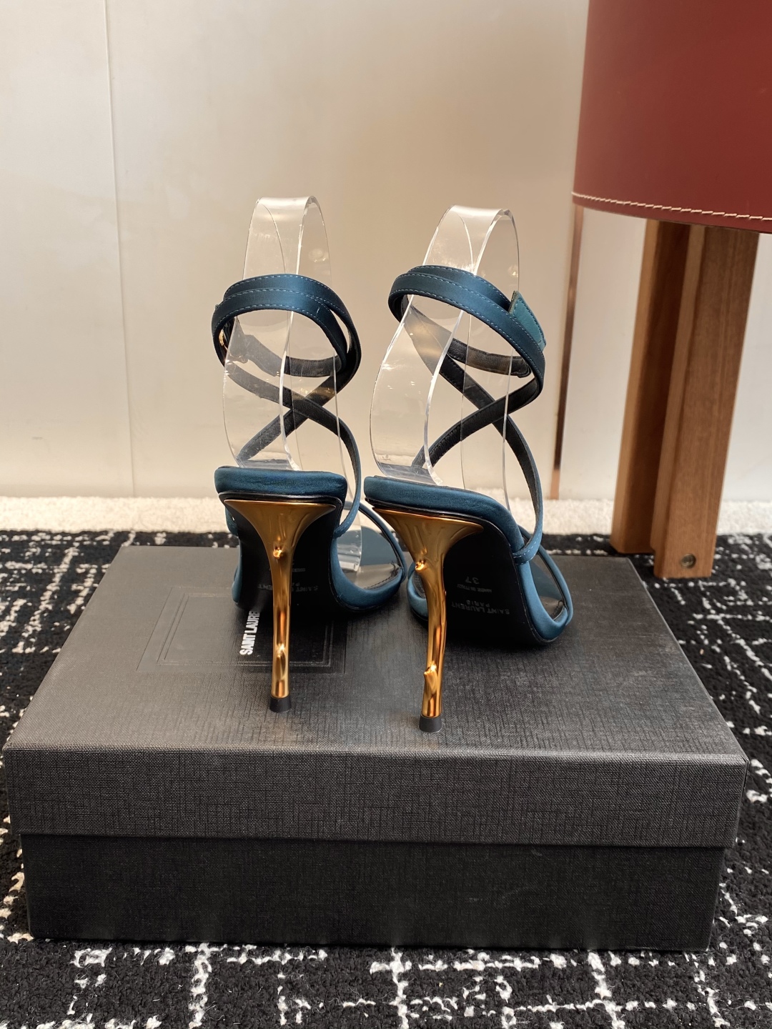 代购级
YSL 圣罗兰 SAINT LAURENT 25ss 春夏 新款凉鞋 

圣罗兰春夏新款 Mel