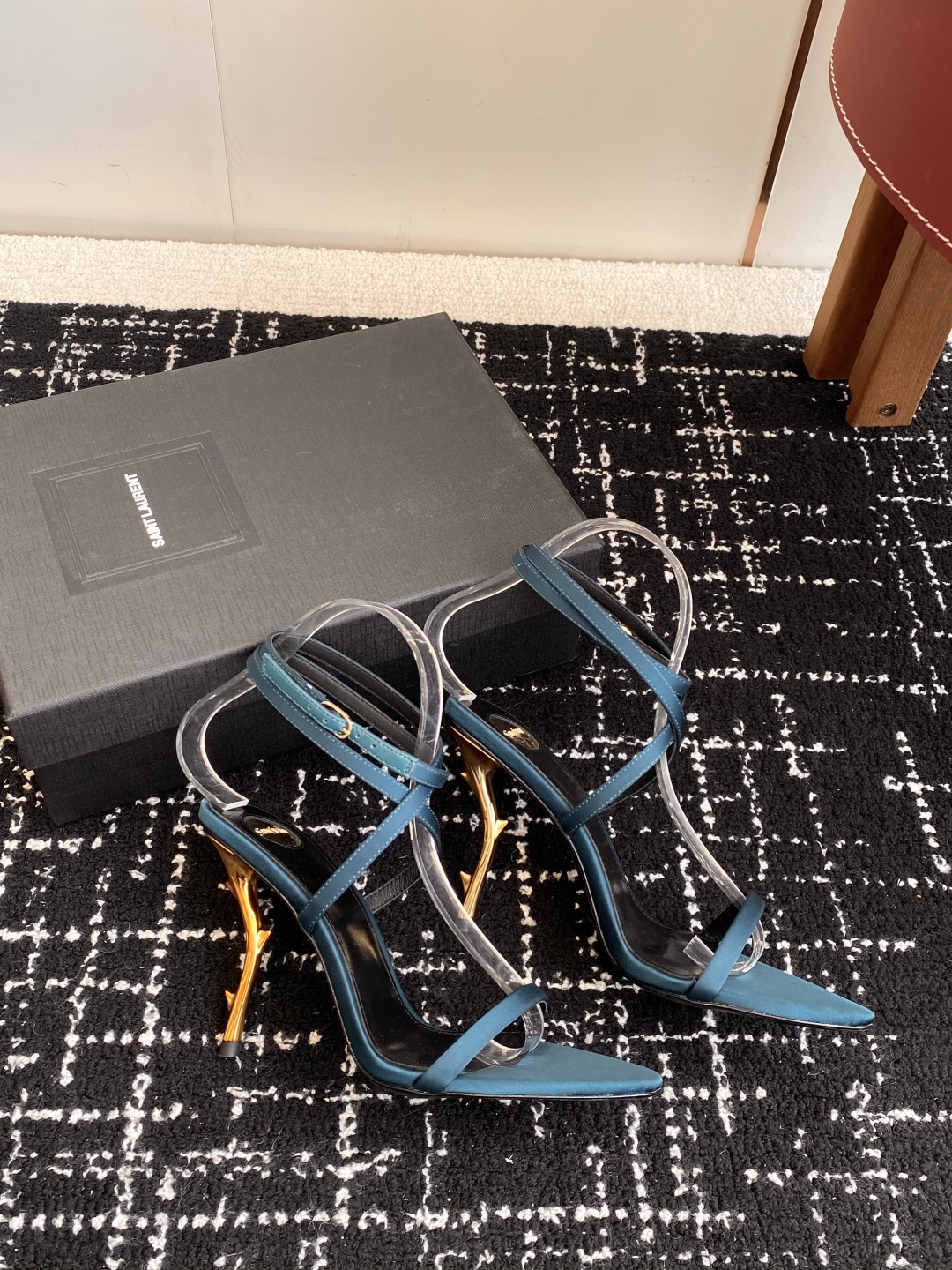代购级
YSL 圣罗兰 SAINT LAURENT 25ss 春夏 新款凉鞋 

圣罗兰春夏新款 Mel