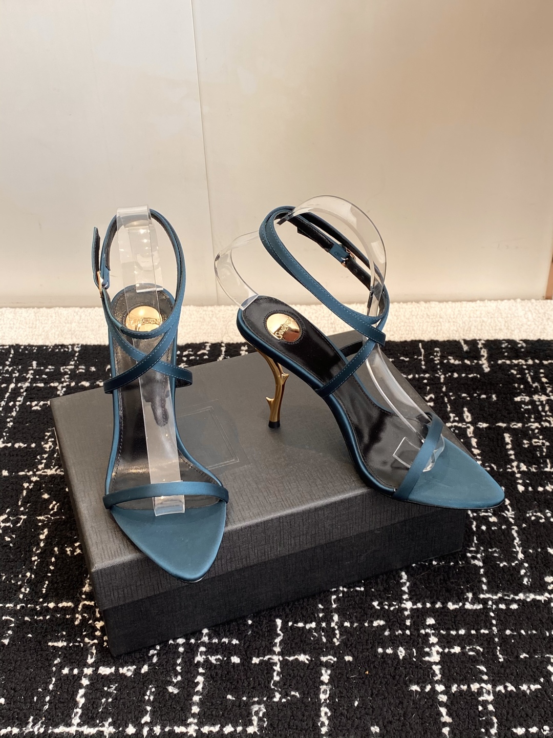 代购级
YSL 圣罗兰 SAINT LAURENT 25ss 春夏 新款凉鞋 

圣罗兰春夏新款 Mel