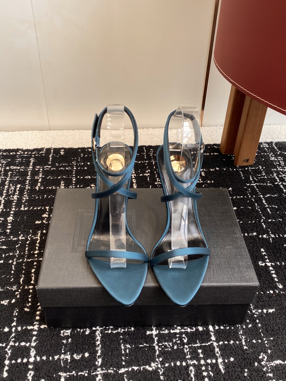代购级
YSL 圣罗兰 SAINT LAURENT 25ss 春夏 新款凉鞋 

圣罗兰春夏新款 Mel
