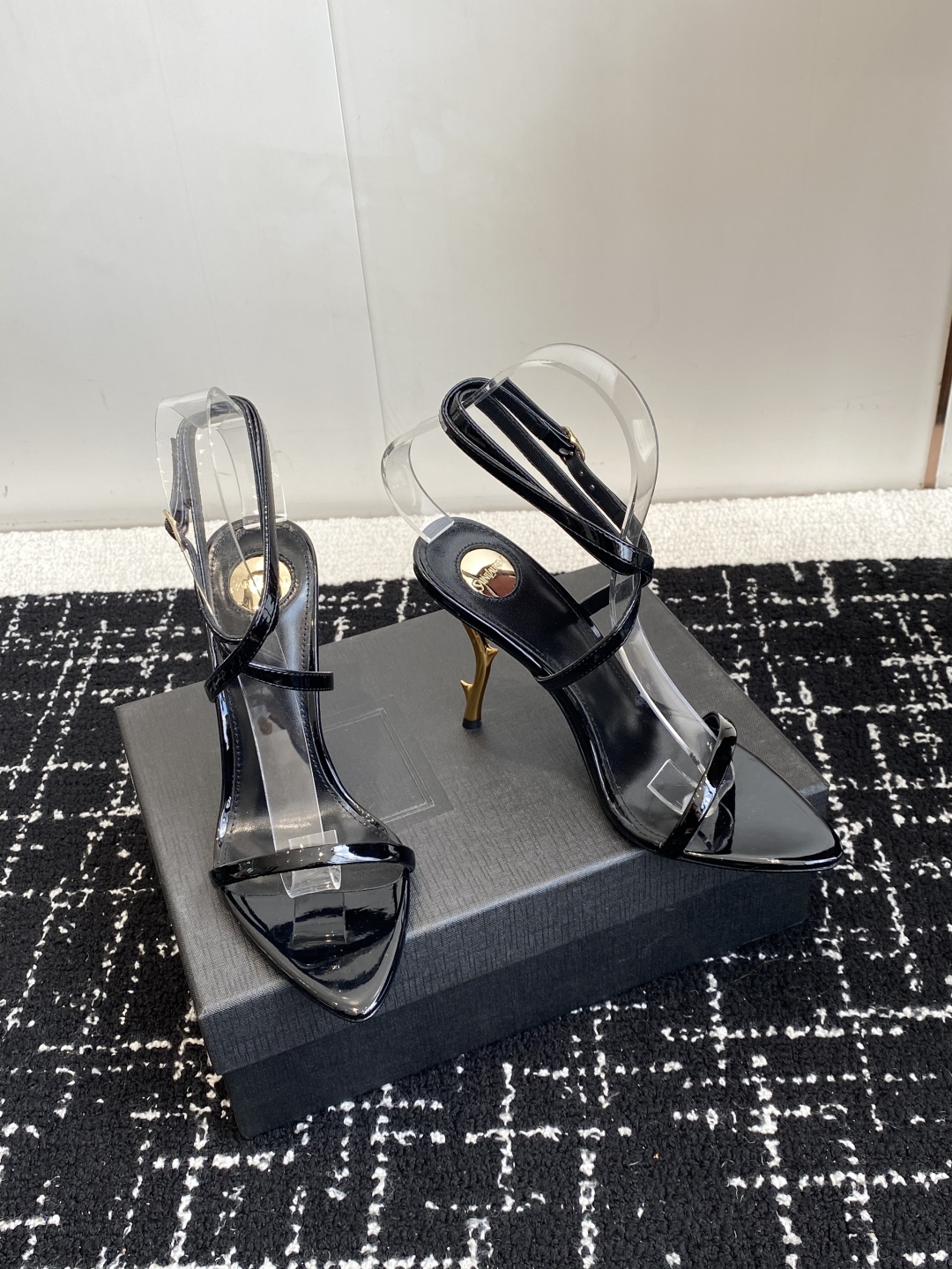 代购级
YSL 圣罗兰 SAINT LAURENT 25ss 春夏 新款凉鞋 

圣罗兰春夏新款 Mel