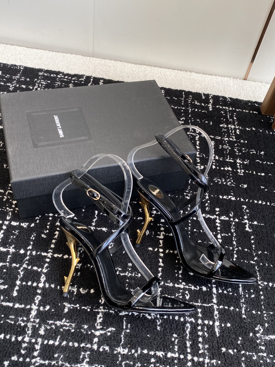 代购级
YSL 圣罗兰 SAINT LAURENT 25ss 春夏 新款凉鞋 

圣罗兰春夏新款 Mel