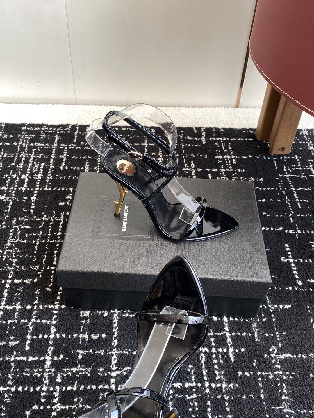 代购级
YSL 圣罗兰 SAINT LAURENT 25ss 春夏 新款凉鞋 

圣罗兰春夏新款 Mel