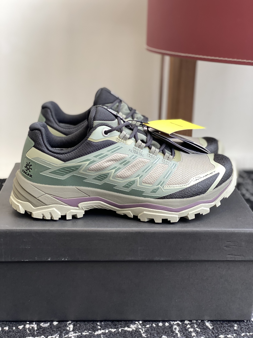 东莞代购级
凯乐石KAILAS 远征5 FLT 舒适简约经典登山 防滑耐磨防水 低帮 徒步鞋！

采用V