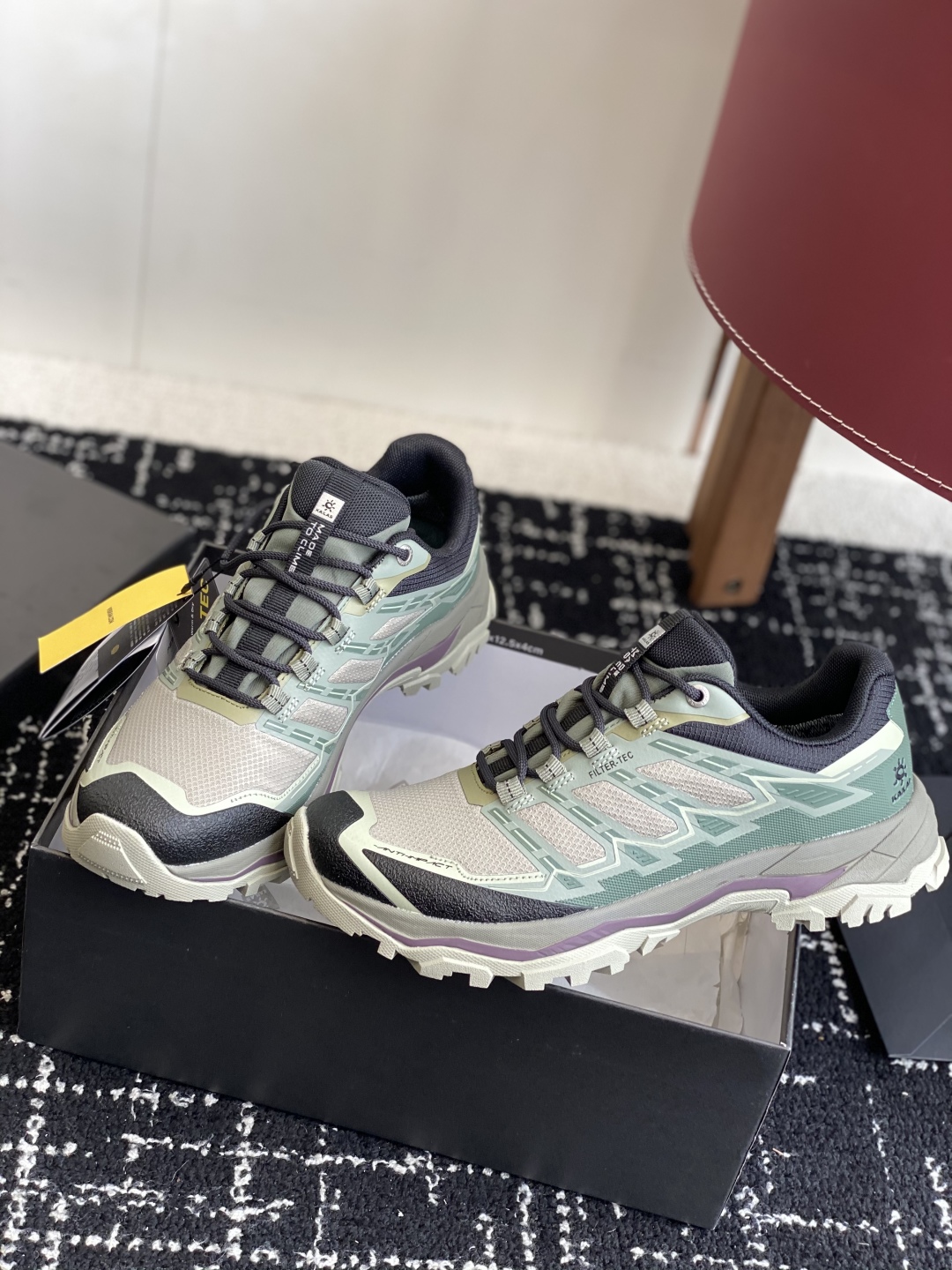 东莞代购级
凯乐石KAILAS 远征5 FLT 舒适简约经典登山 防滑耐磨防水 低帮 徒步鞋！

采用V