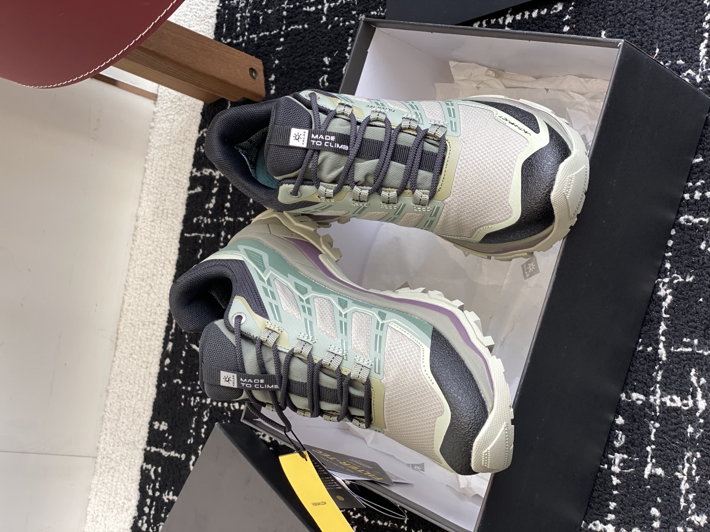 东莞代购级
凯乐石KAILAS 远征5 FLT 舒适简约经典登山 防滑耐磨防水 低帮 徒步鞋！

采用V