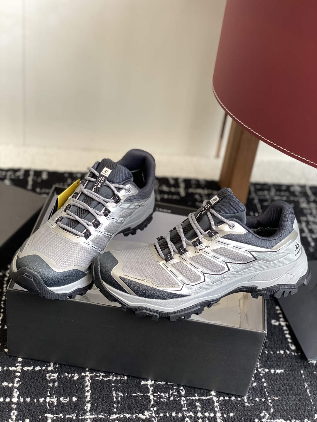 东莞代购级
凯乐石KAILAS 远征5 FLT 舒适简约经典登山 防滑耐磨防水 低帮 徒步鞋！

采用V