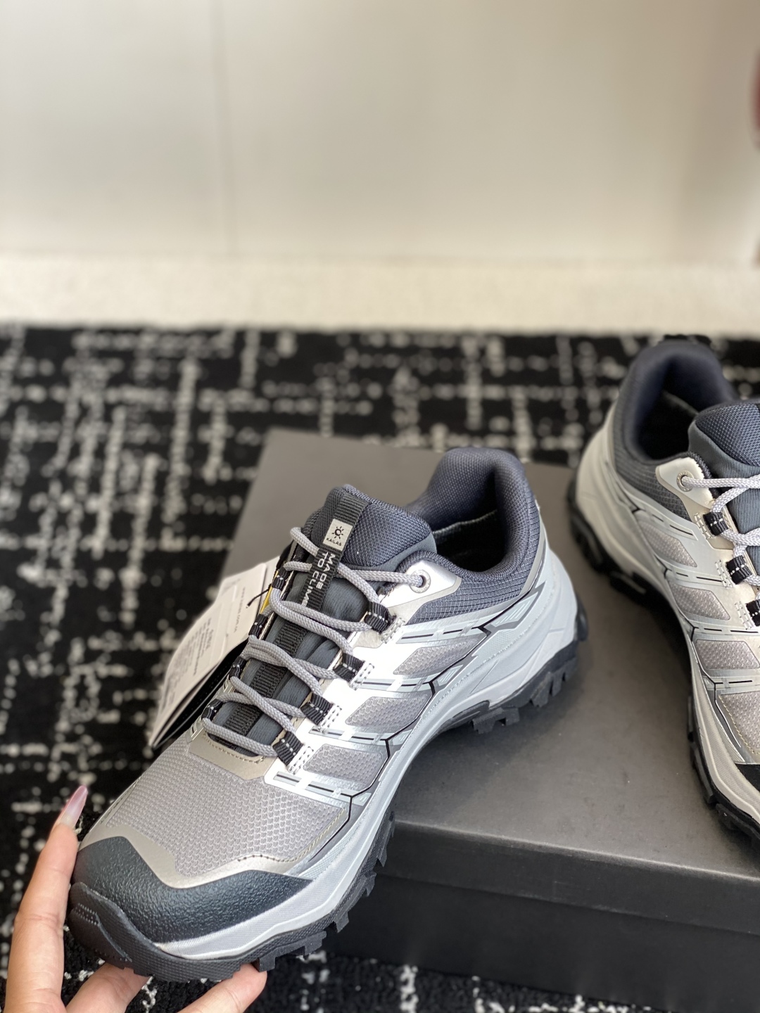 东莞代购级
凯乐石KAILAS 远征5 FLT 舒适简约经典登山 防滑耐磨防水 低帮 徒步鞋！

采用V