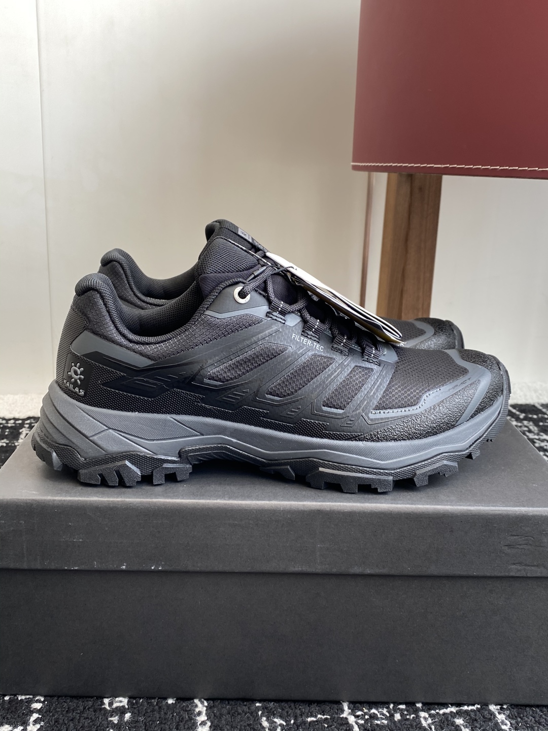 东莞代购级
凯乐石KAILAS 远征5 FLT 舒适简约经典登山 防滑耐磨防水 低帮 徒步鞋！

采用V