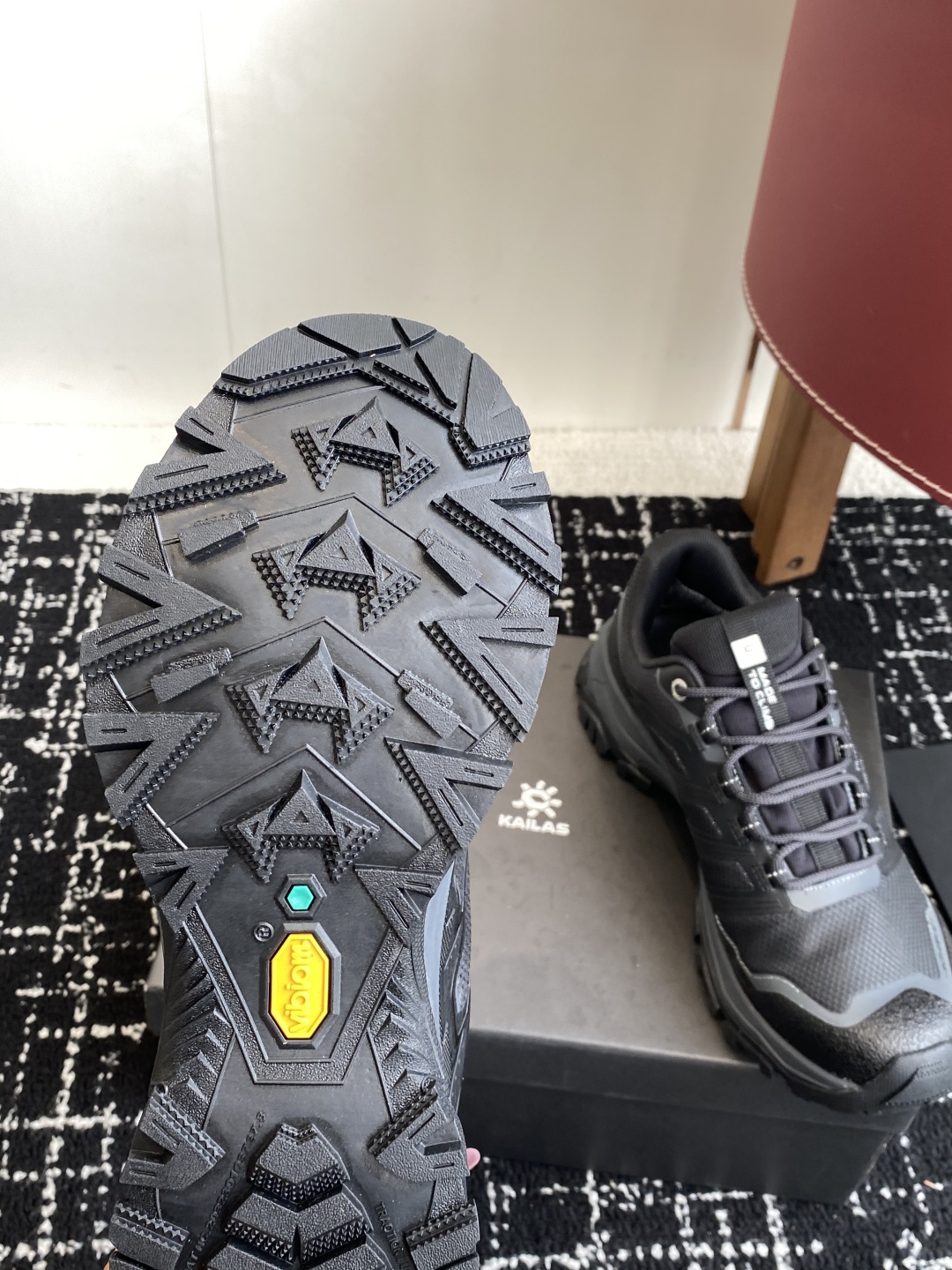 东莞代购级
凯乐石KAILAS 远征5 FLT 舒适简约经典登山 防滑耐磨防水 低帮 徒步鞋！

采用V