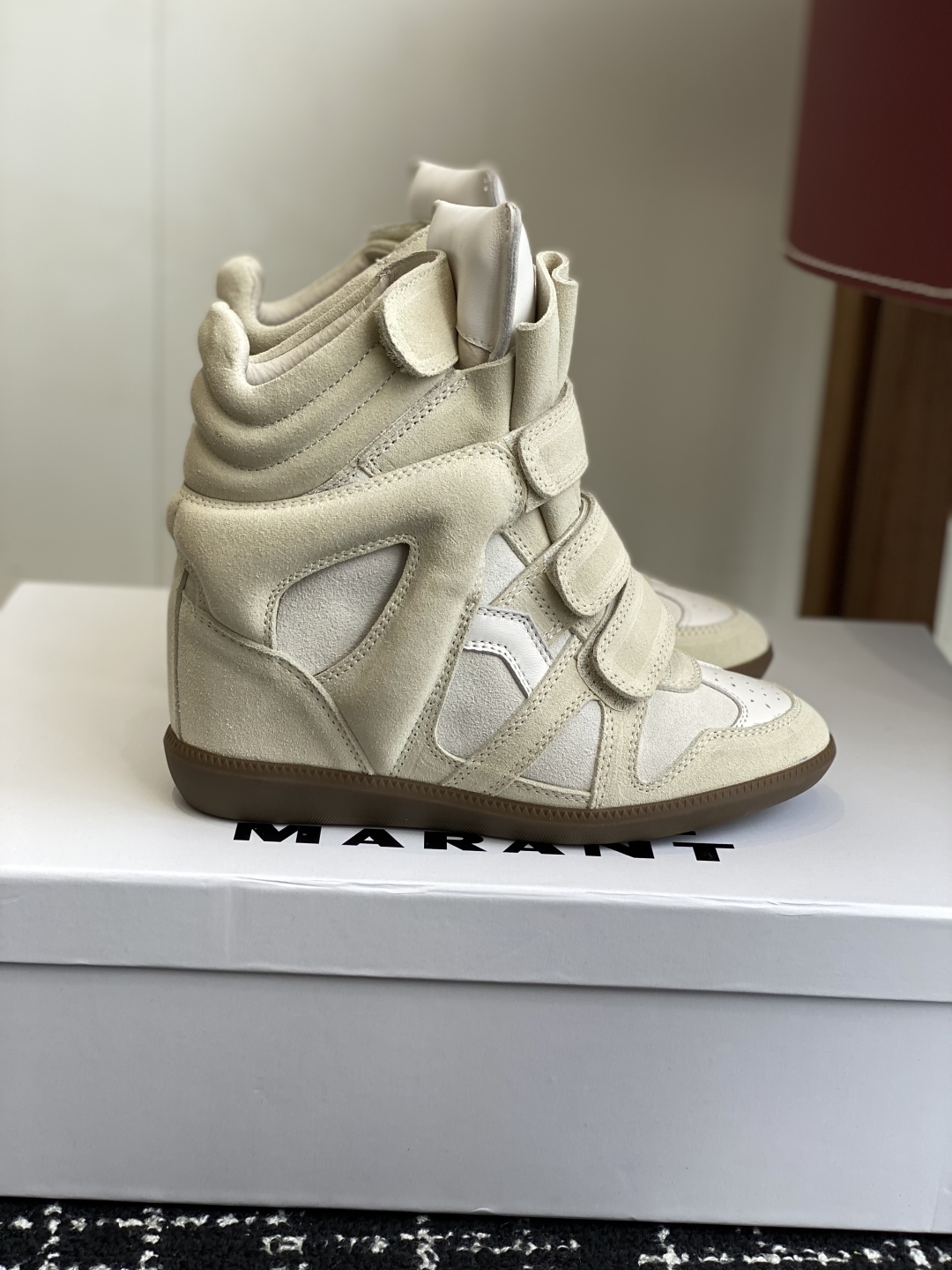 代购级
ISABEL MARANT 伊莎贝尔25款秋冬新款

INS网红博主热推！一双简单又不失高级的靴