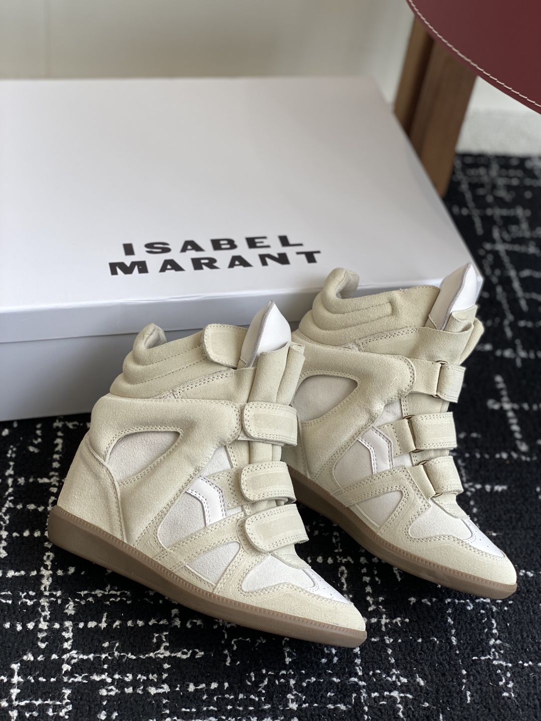 代购级
ISABEL MARANT 伊莎贝尔25款秋冬新款

INS网红博主热推！一双简单又不失高级的靴
