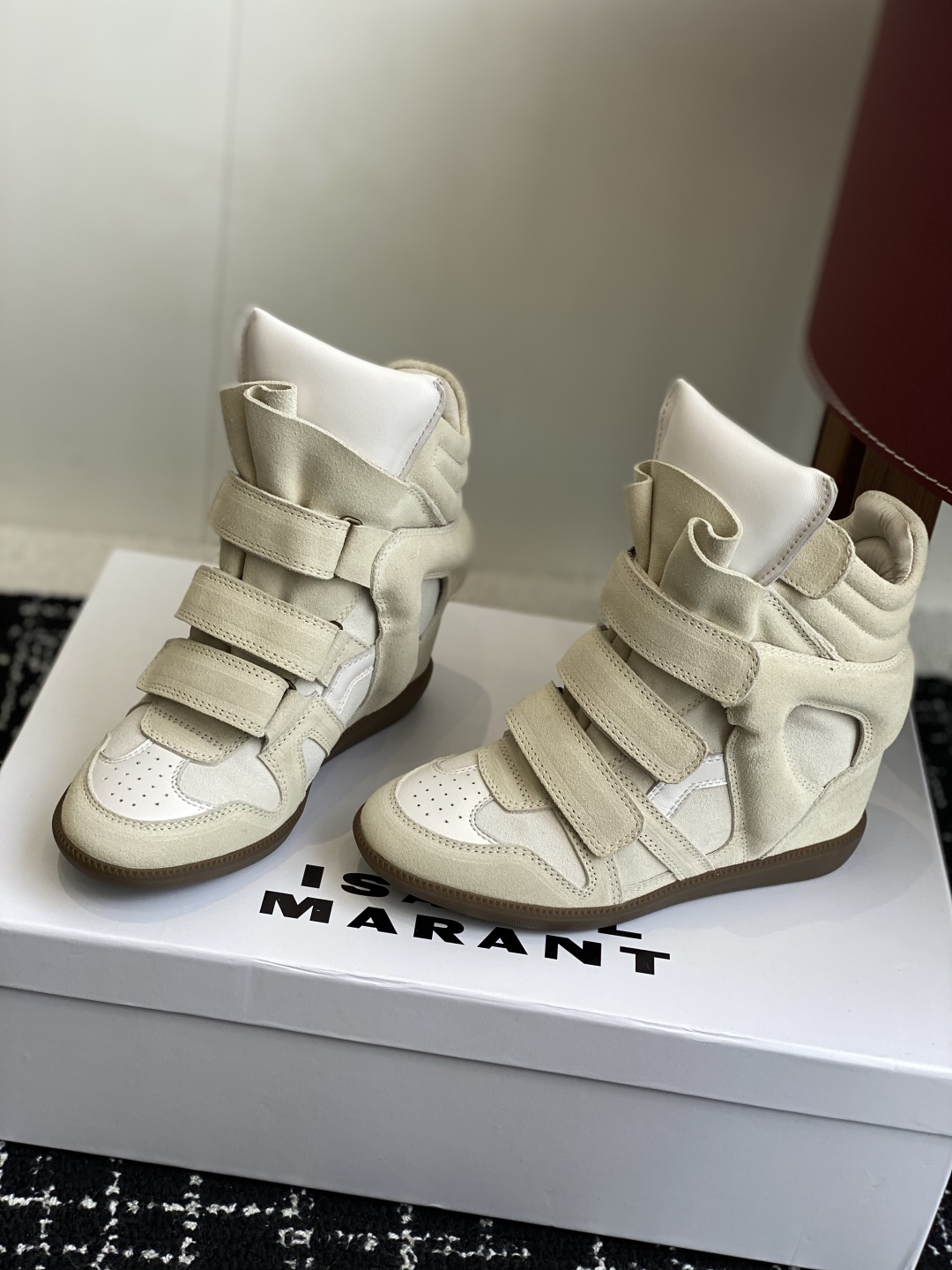 代购级
ISABEL MARANT 伊莎贝尔25款秋冬新款

INS网红博主热推！一双简单又不失高级的靴
