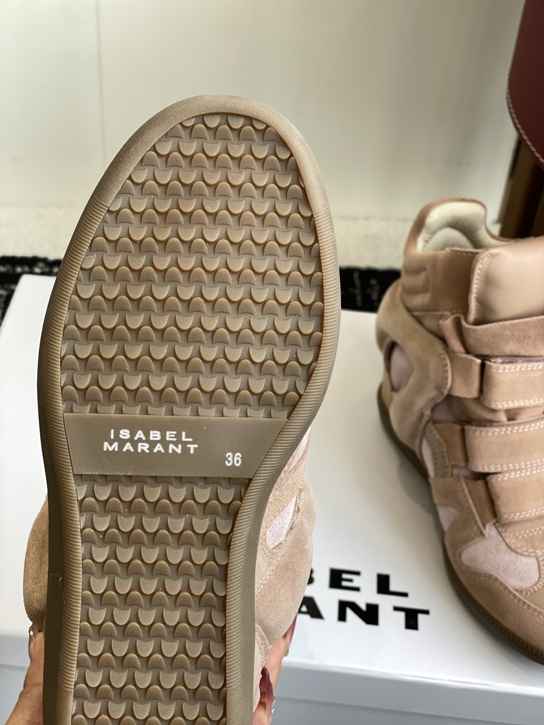 代购级
ISABEL MARANT 伊莎贝尔25款秋冬新款

INS网红博主热推！一双简单又不失高级的靴