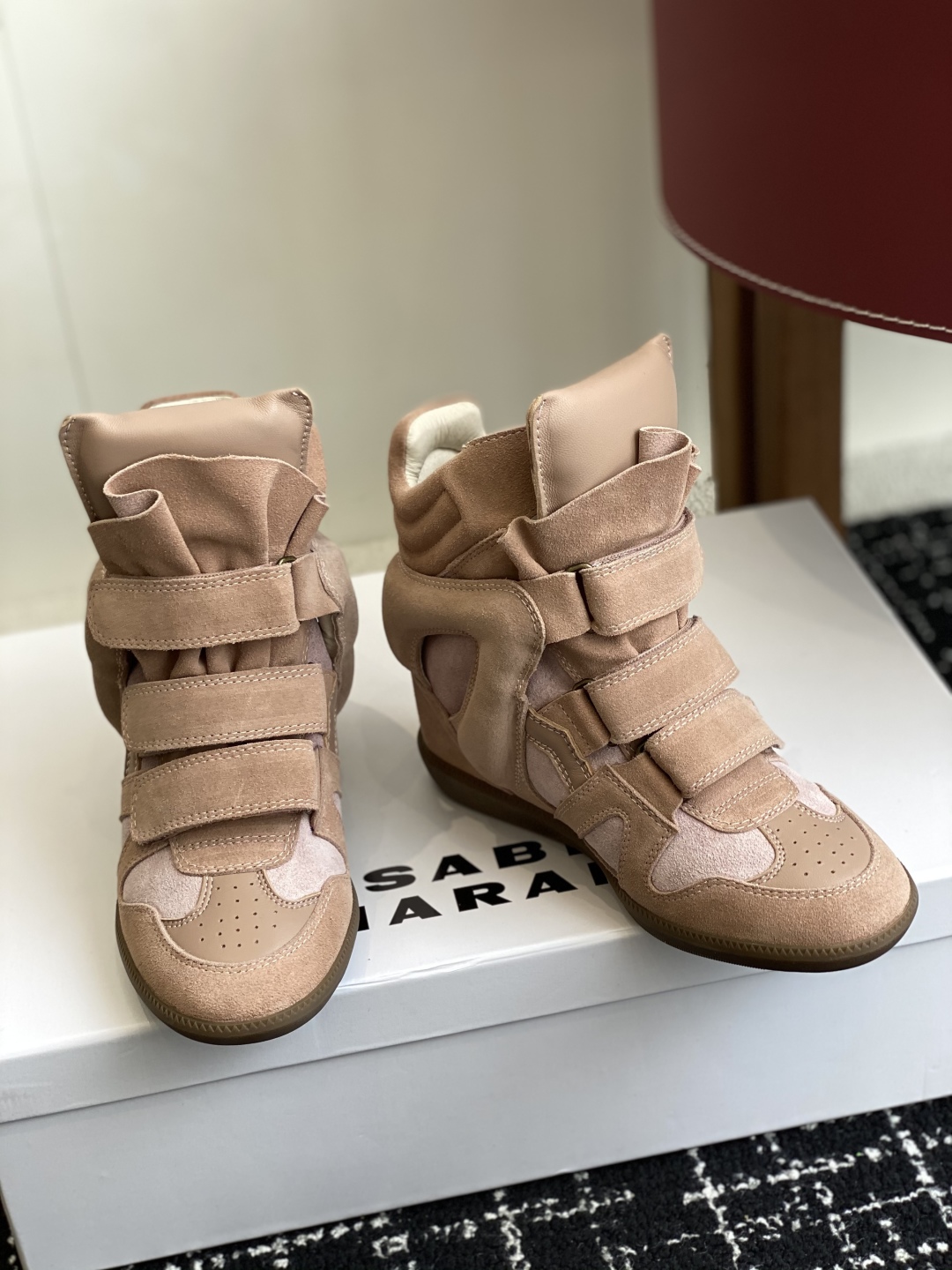 代购级
ISABEL MARANT 伊莎贝尔25款秋冬新款

INS网红博主热推！一双简单又不失高级的靴