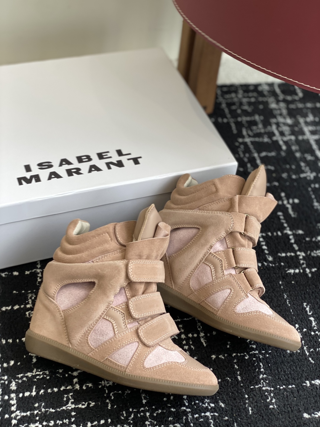 代购级
ISABEL MARANT 伊莎贝尔25款秋冬新款

INS网红博主热推！一双简单又不失高级的靴