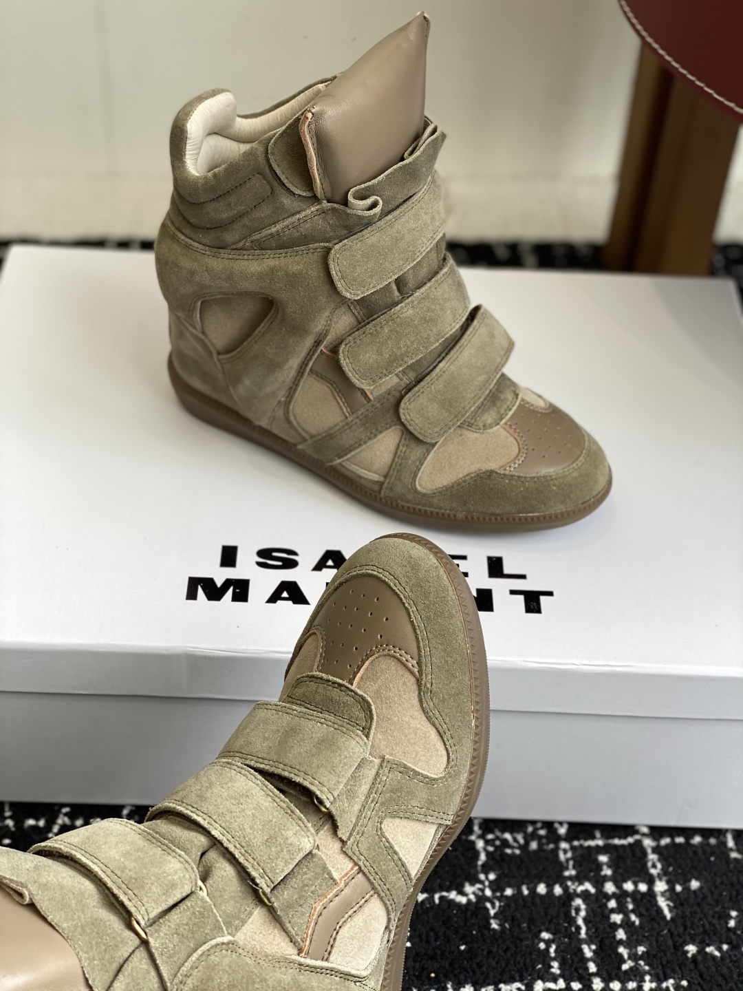 代购级
ISABEL MARANT 伊莎贝尔25款秋冬新款

INS网红博主热推！一双简单又不失高级的靴