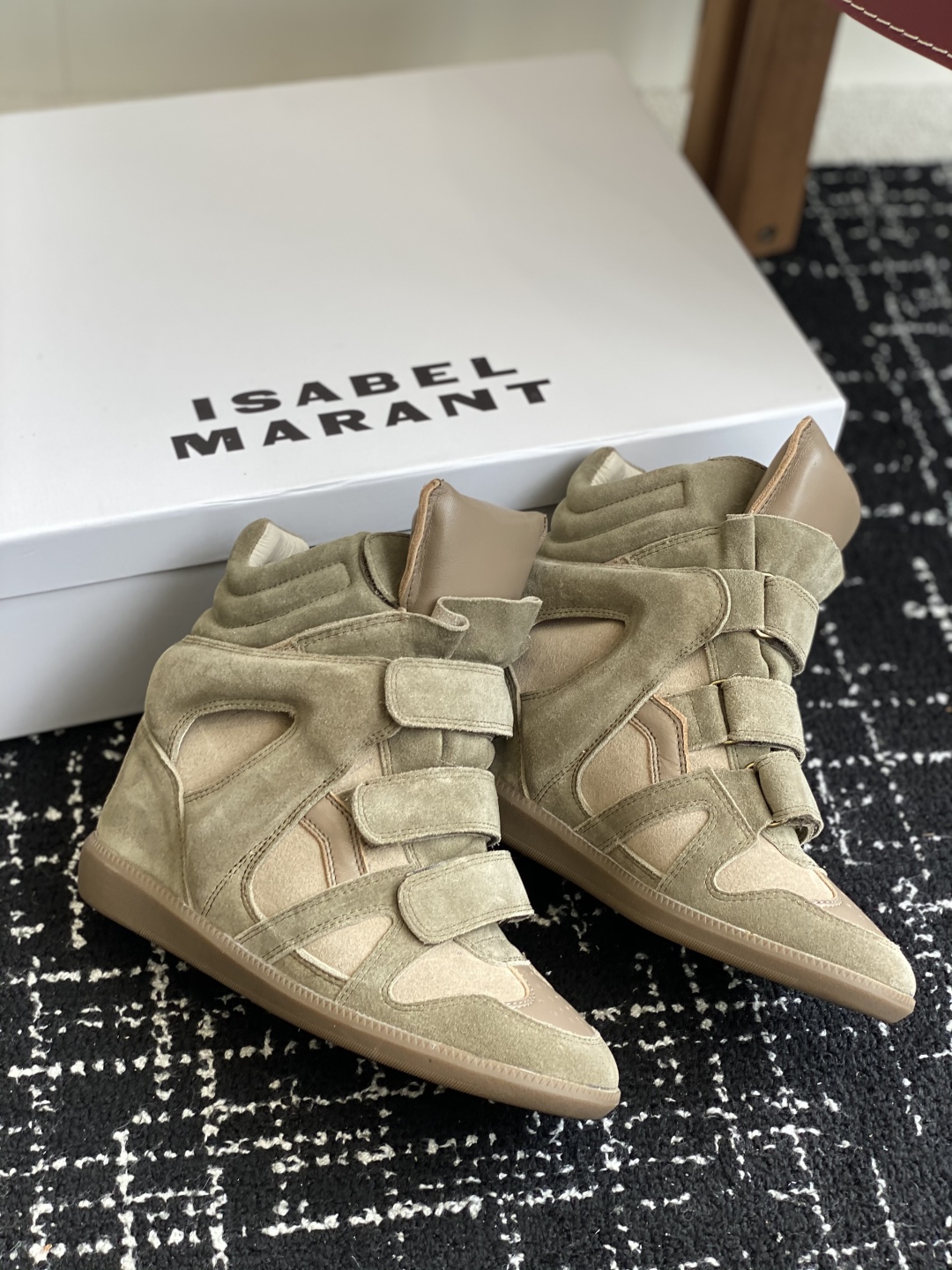 代购级
ISABEL MARANT 伊莎贝尔25款秋冬新款

INS网红博主热推！一双简单又不失高级的靴