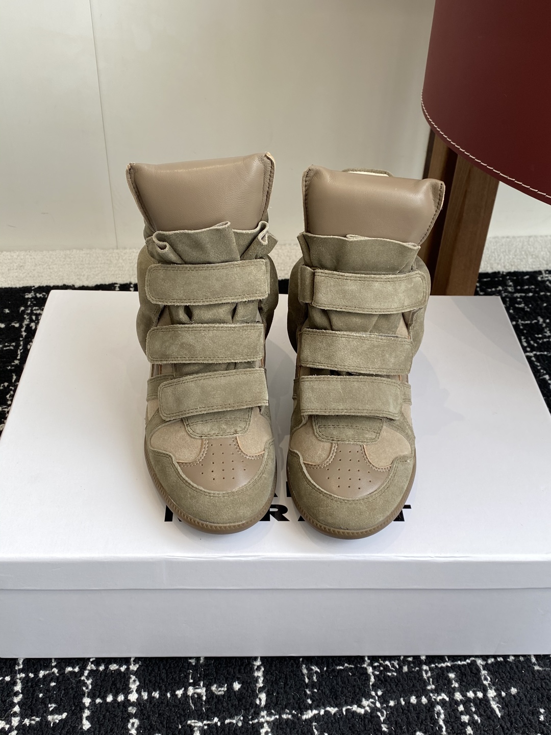 代购级
ISABEL MARANT 伊莎贝尔25款秋冬新款

INS网红博主热推！一双简单又不失高级的靴
