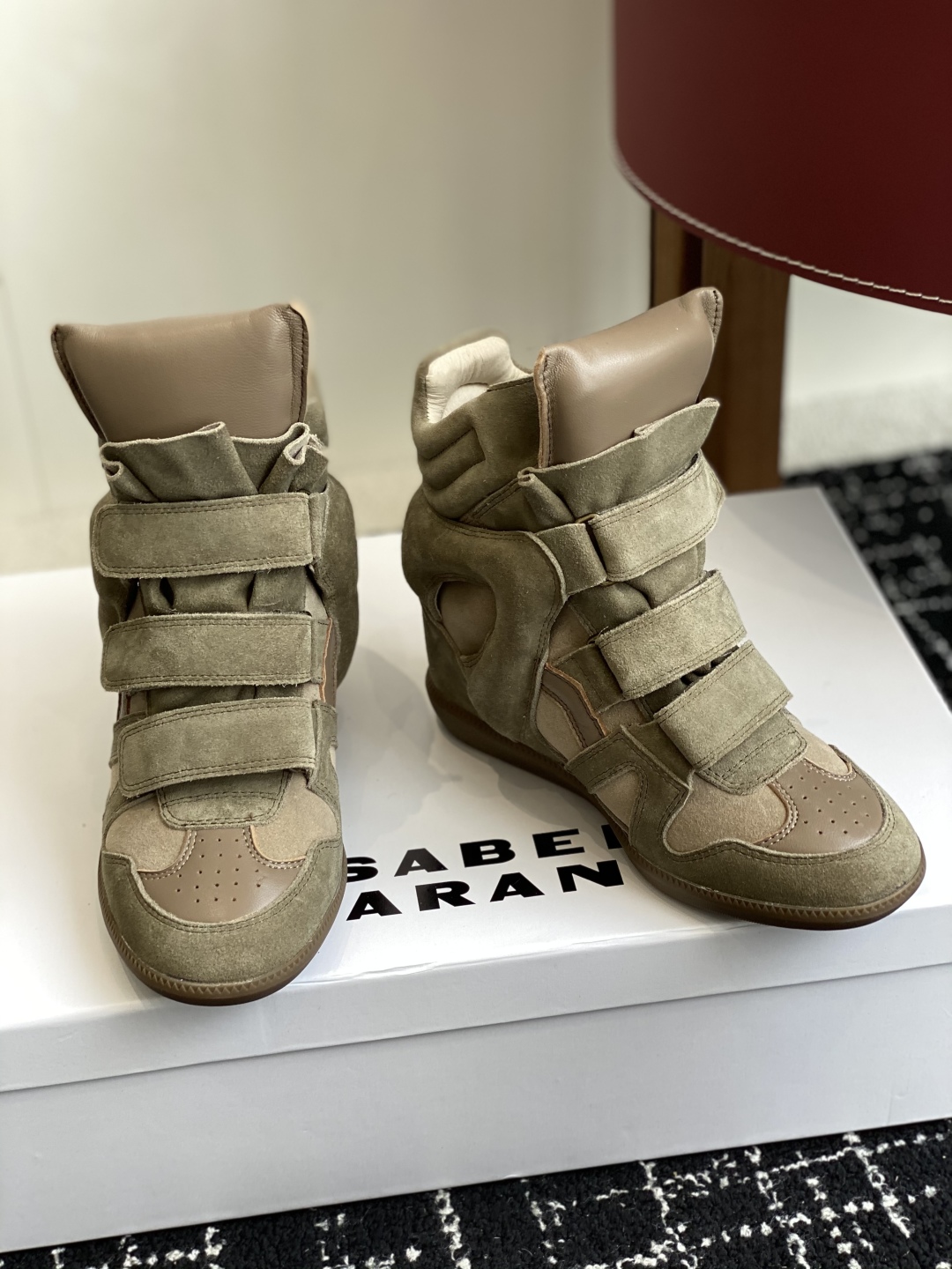 代购级
ISABEL MARANT 伊莎贝尔25款秋冬新款

INS网红博主热推！一双简单又不失高级的靴