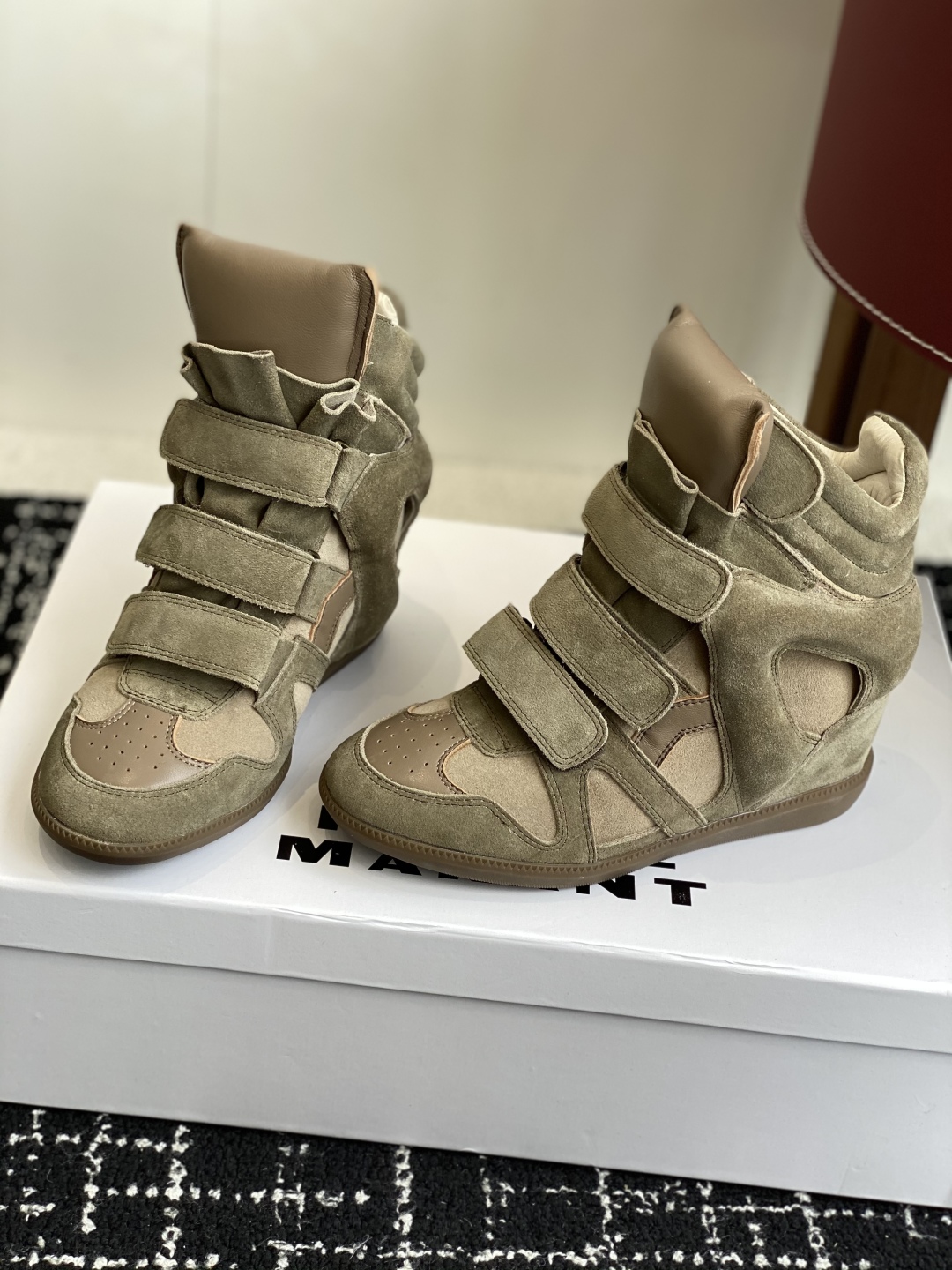 代购级
ISABEL MARANT 伊莎贝尔25款秋冬新款

INS网红博主热推！一双简单又不失高级的靴