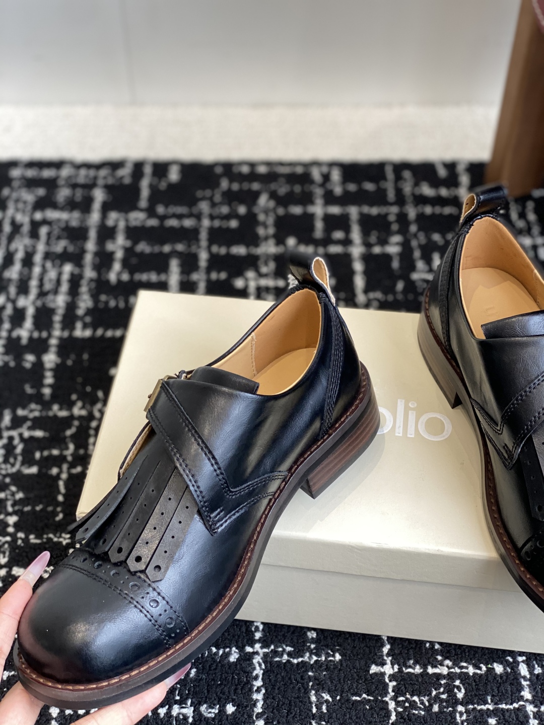 代购级
unfolio 全新Eloise 孟克鞋乐福鞋

甄选自然纹理牛皮与温暖毛呢织物，精妙拼接诠释复