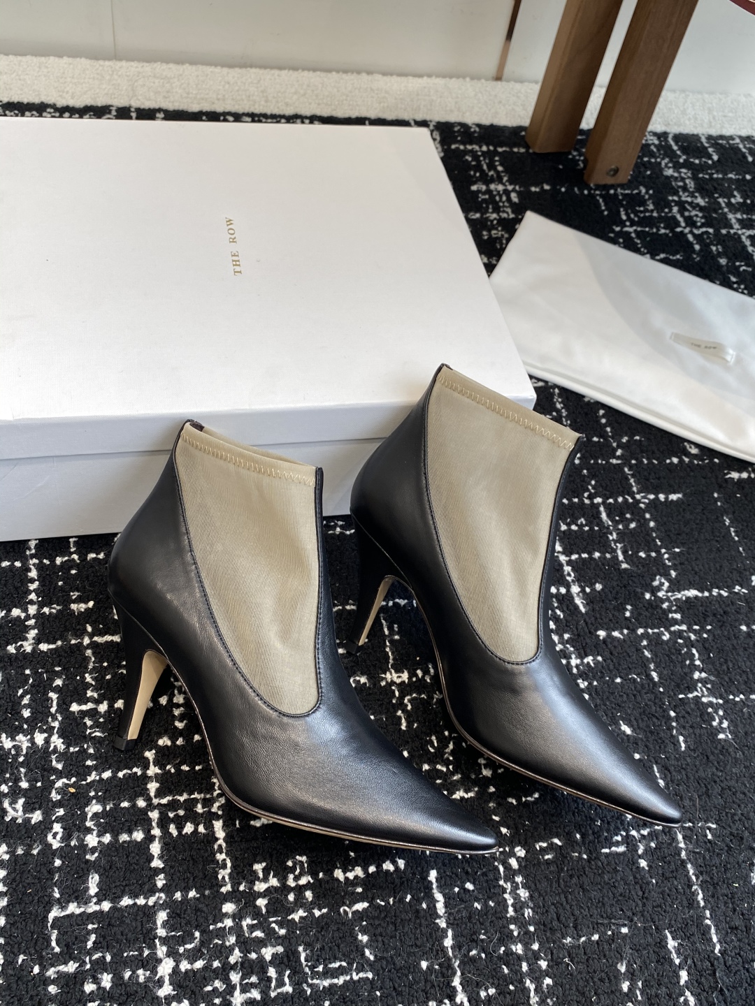 代购级The Row 2025极简奢华再一次精准落地 
这双 Mesh Knee-High Boots 