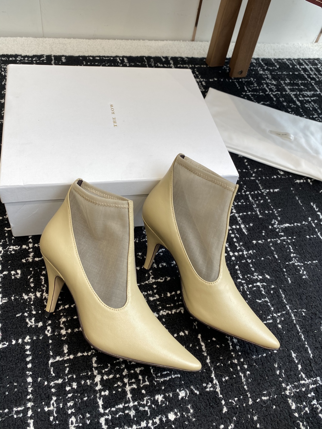 代购级The Row 2025极简奢华再一次精准落地 
这双 Mesh Knee-High Boots 