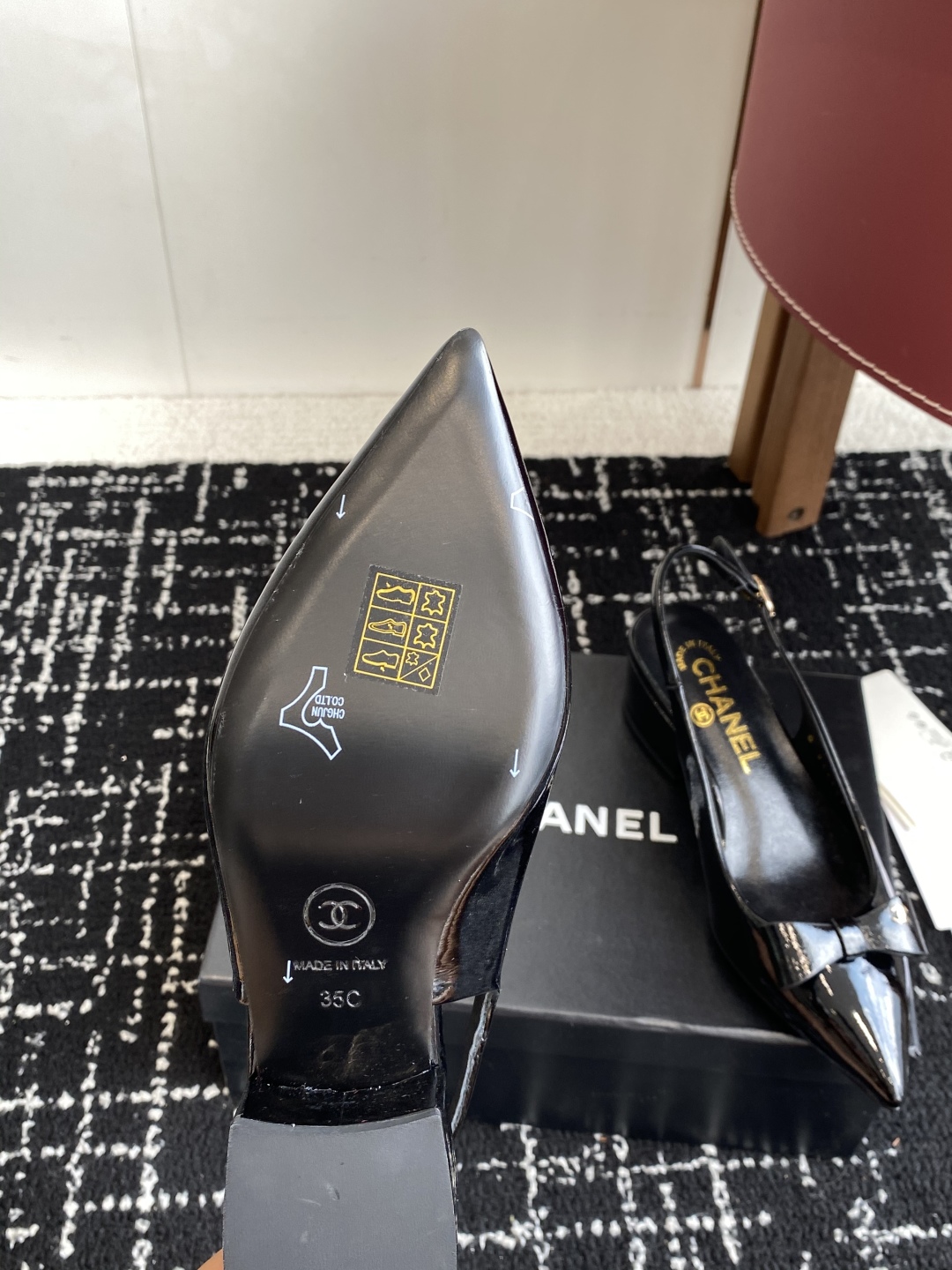 代购级
小香CHANEL25ss 早春新品太香了 尖头凉鞋 单鞋

这双我称之为“氛围感之神”，O柔颯利