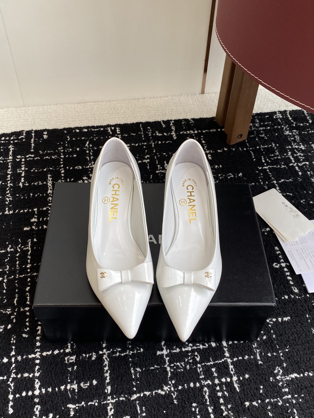 代购级
小香CHANEL25ss 早春新品太香了 尖头凉鞋 单鞋

这双我称之为“氛围感之神”，O柔颯利