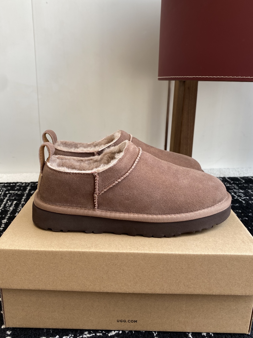 代购级
Ugg 25ss 秋冬 薄底 雪地靴  潮款单品就连明星都要抢着穿呢

周冬雨 这款领口设计先高