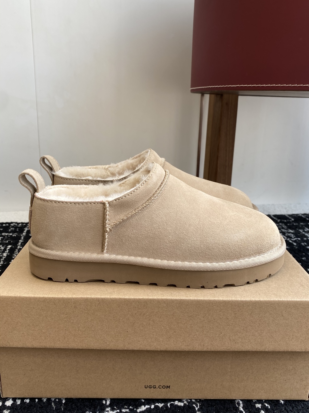 代购级
Ugg 25ss 秋冬 薄底 雪地靴  潮款单品就连明星都要抢着穿呢

周冬雨 这款领口设计先高