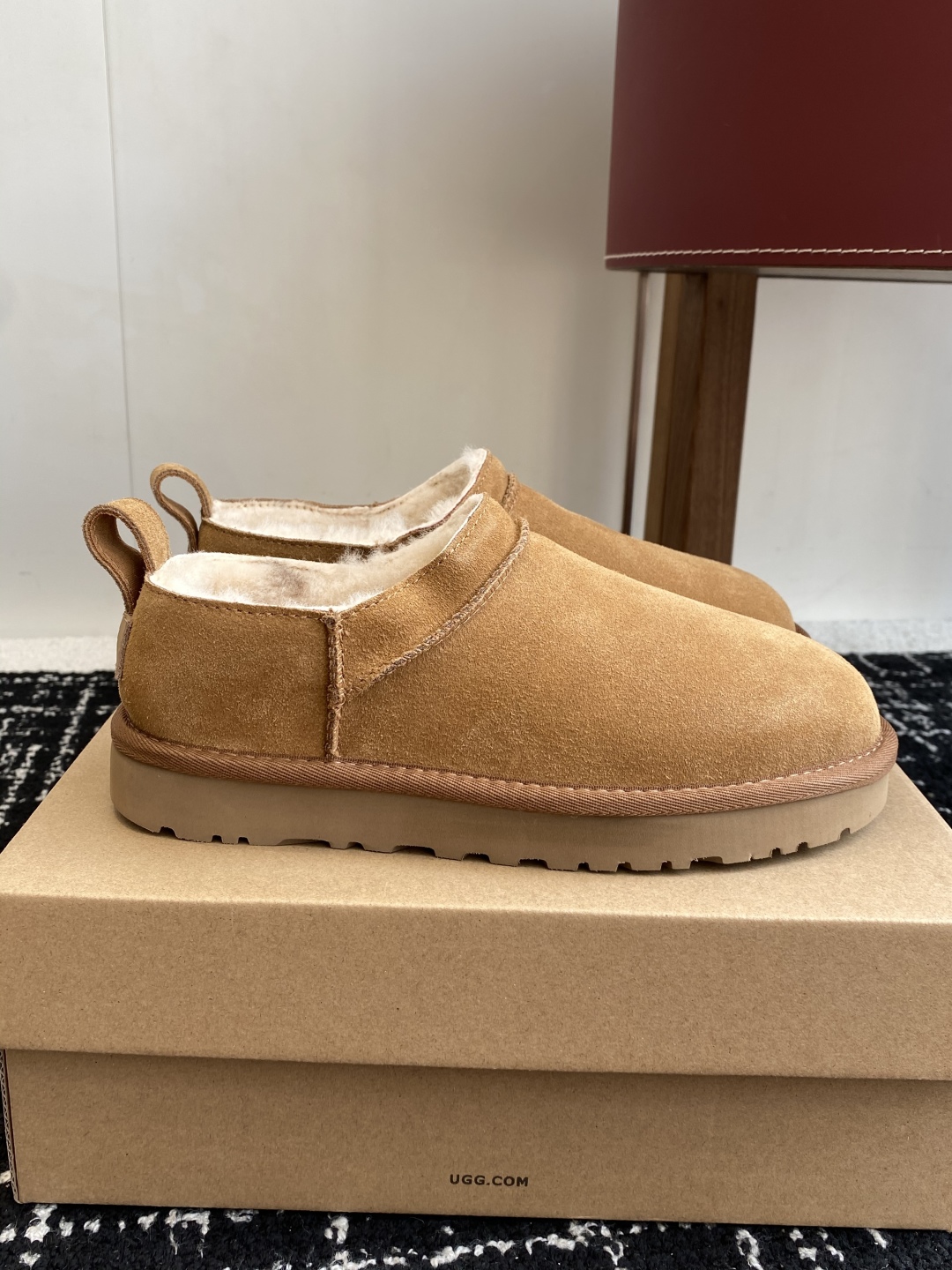 代购级
Ugg 25ss 秋冬 薄底 雪地靴  潮款单品就连明星都要抢着穿呢

周冬雨 这款领口设计先高
