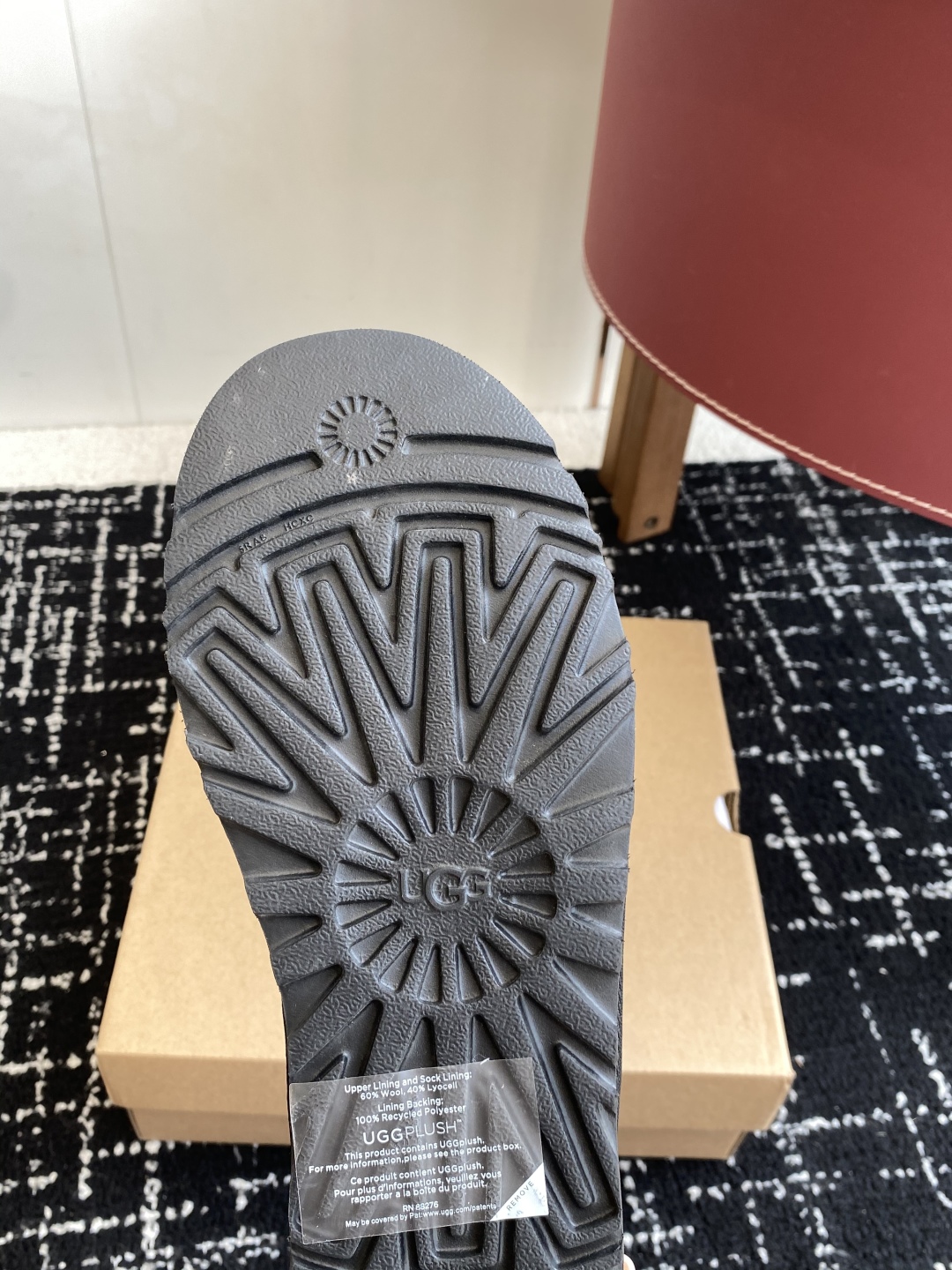代购级
Ugg 25ss 秋冬 薄底 雪地靴  潮款单品就连明星都要抢着穿呢

周冬雨 这款领口设计先高
