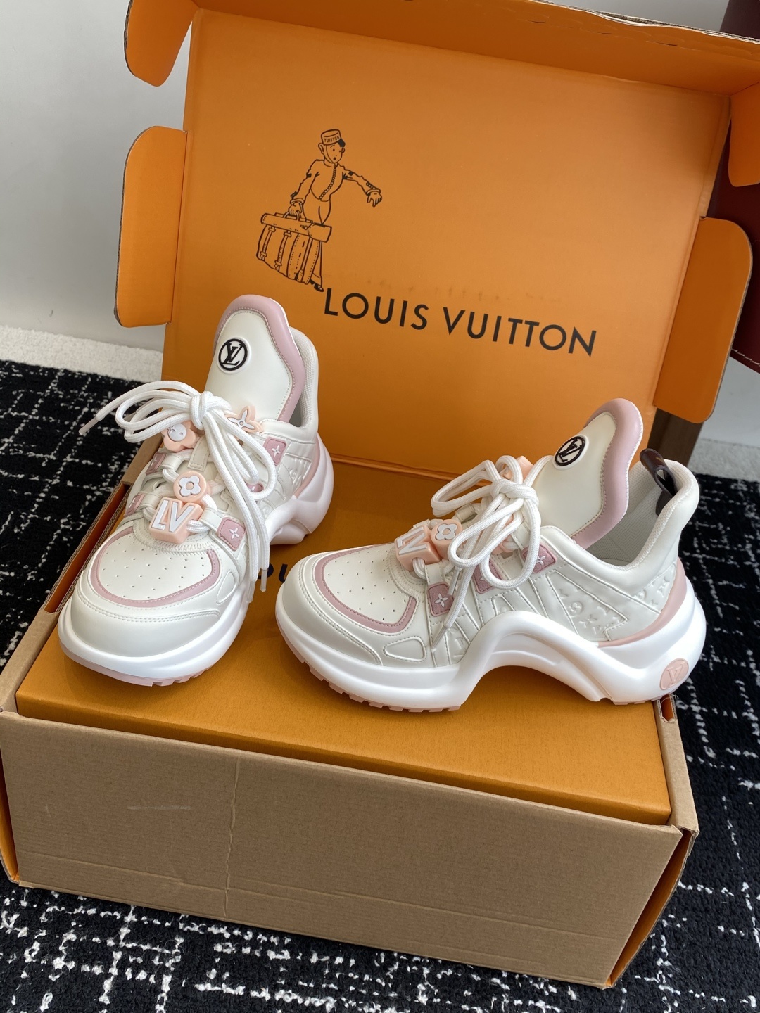 东莞代购级扣子➕10(官网同步✈️盒包装)
⚠️全新升级Louis Vuitton 路易斯威登 25 老