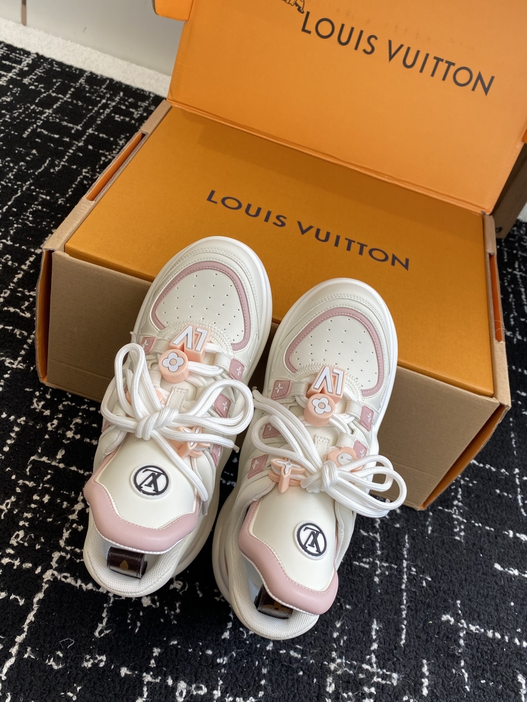 东莞代购级扣子➕10(官网同步✈️盒包装)
⚠️全新升级Louis Vuitton 路易斯威登 25 老