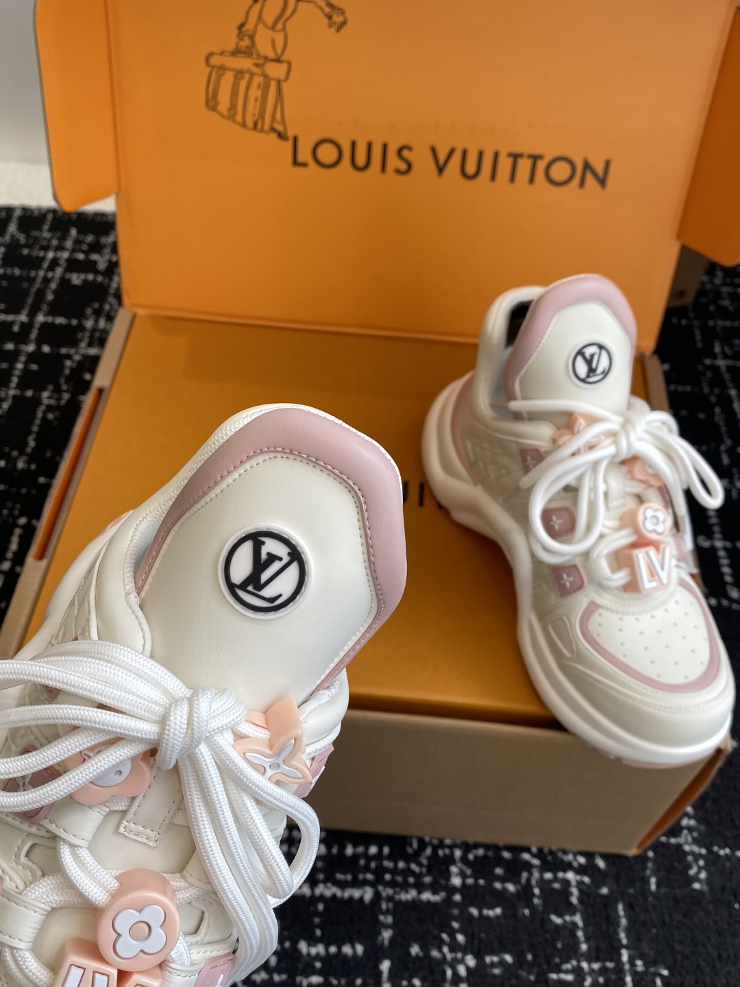 东莞代购级扣子➕10(官网同步✈️盒包装)
⚠️全新升级Louis Vuitton 路易斯威登 25 老