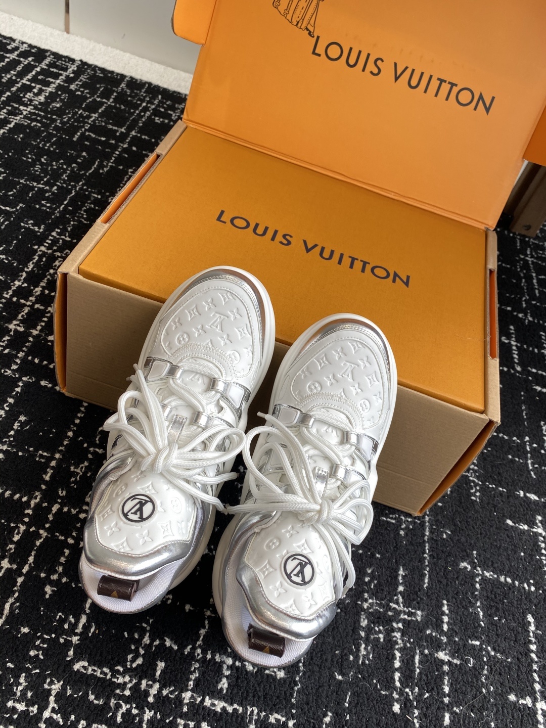 东莞代购级 扣子➕10(官网同步✈️盒包装)
⚠️全新升级Louis Vuitton 路易斯威登 25