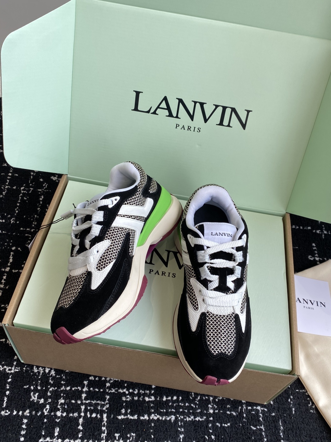 代购级
Lanvin浪凡 最新Jla系列 情侣款 网面 厚底 休闲 运动鞋 跑鞋
原版购入开发 做货