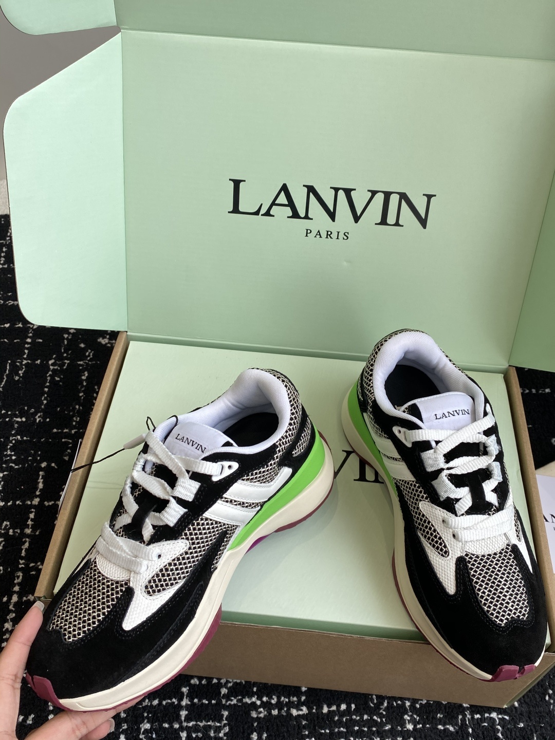 代购级
Lanvin浪凡 最新Jla系列 情侣款 网面 厚底 休闲 运动鞋 跑鞋
原版购入开发 做货