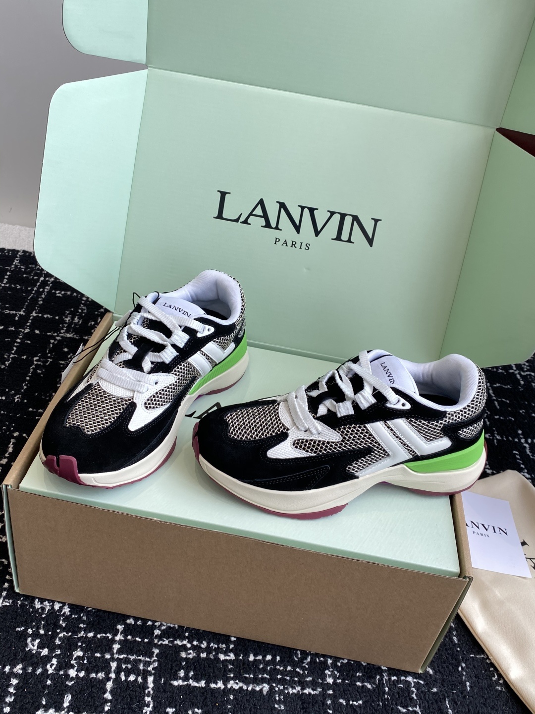 代购级
Lanvin浪凡 最新Jla系列 情侣款 网面 厚底 休闲 运动鞋 跑鞋
原版购入开发 做货