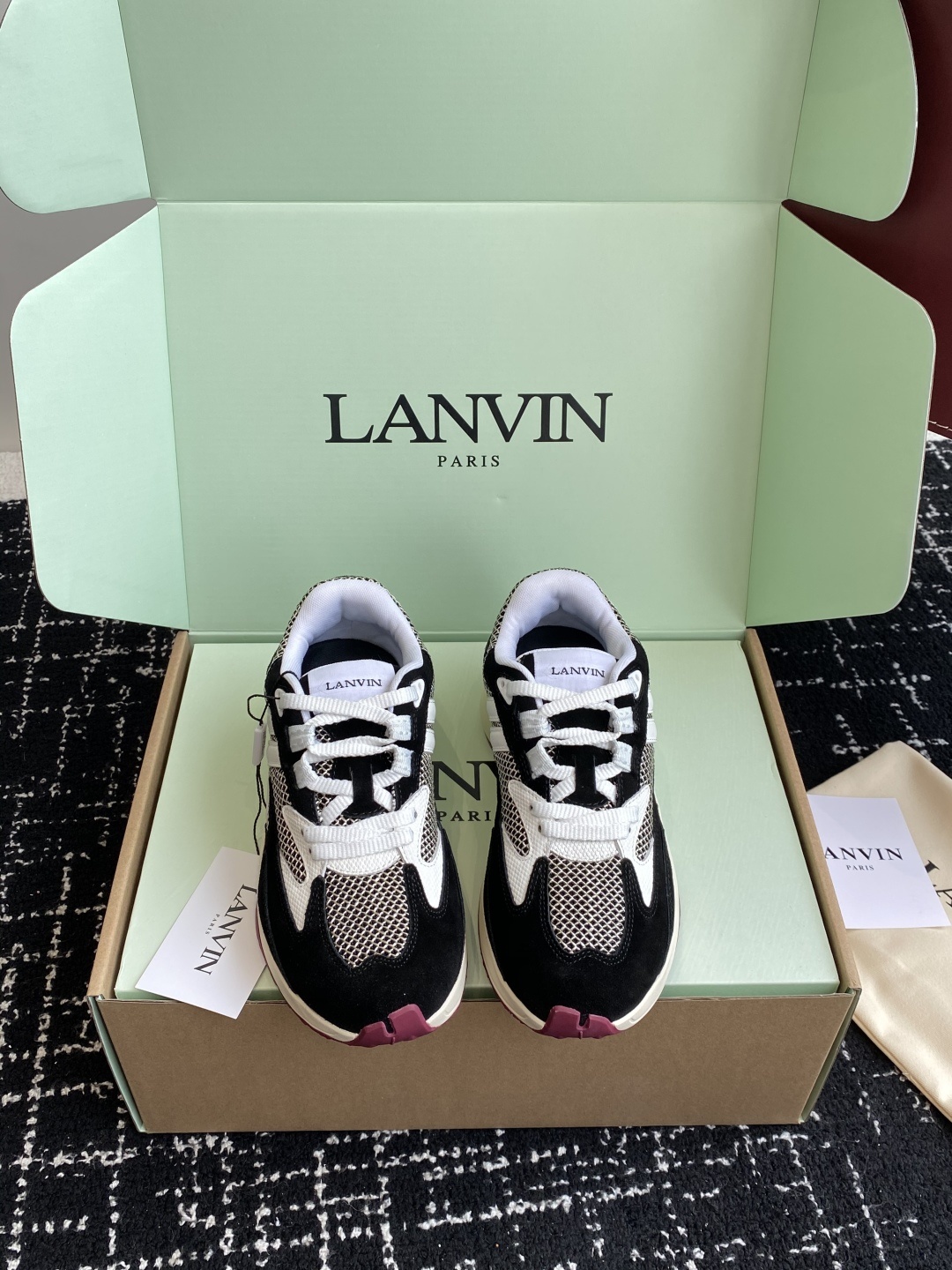 代购级
Lanvin浪凡 最新Jla系列 情侣款 网面 厚底 休闲 运动鞋 跑鞋
原版购入开发 做货
