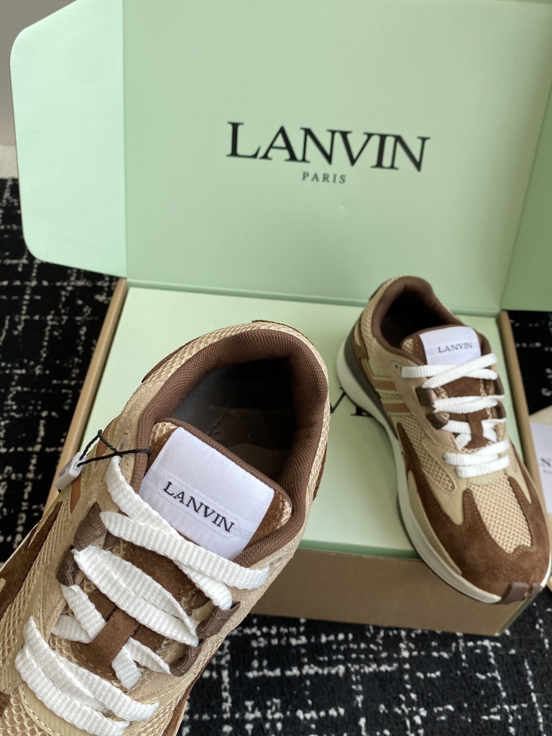 代购级
Lanvin浪凡 最新Jla系列 情侣款 网面 厚底 休闲 运动鞋 跑鞋
原版购入开发 做货