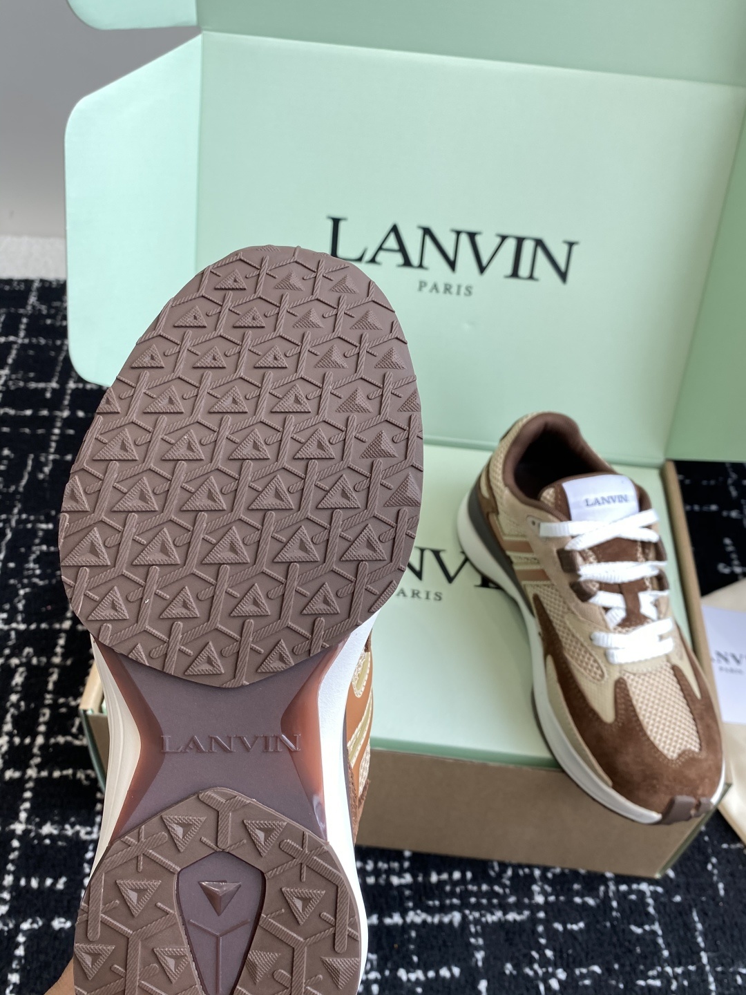 代购级
Lanvin浪凡 最新Jla系列 情侣款 网面 厚底 休闲 运动鞋 跑鞋
原版购入开发 做货