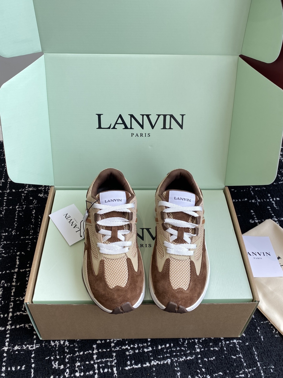 代购级
Lanvin浪凡 最新Jla系列 情侣款 网面 厚底 休闲 运动鞋 跑鞋
原版购入开发 做货