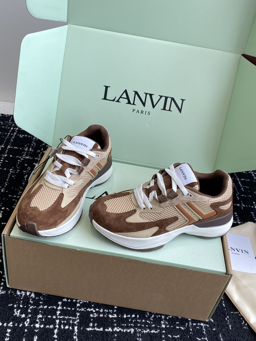 代购级
Lanvin浪凡 最新Jla系列 情侣款 网面 厚底 休闲 运动鞋 跑鞋
原版购入开发 做货