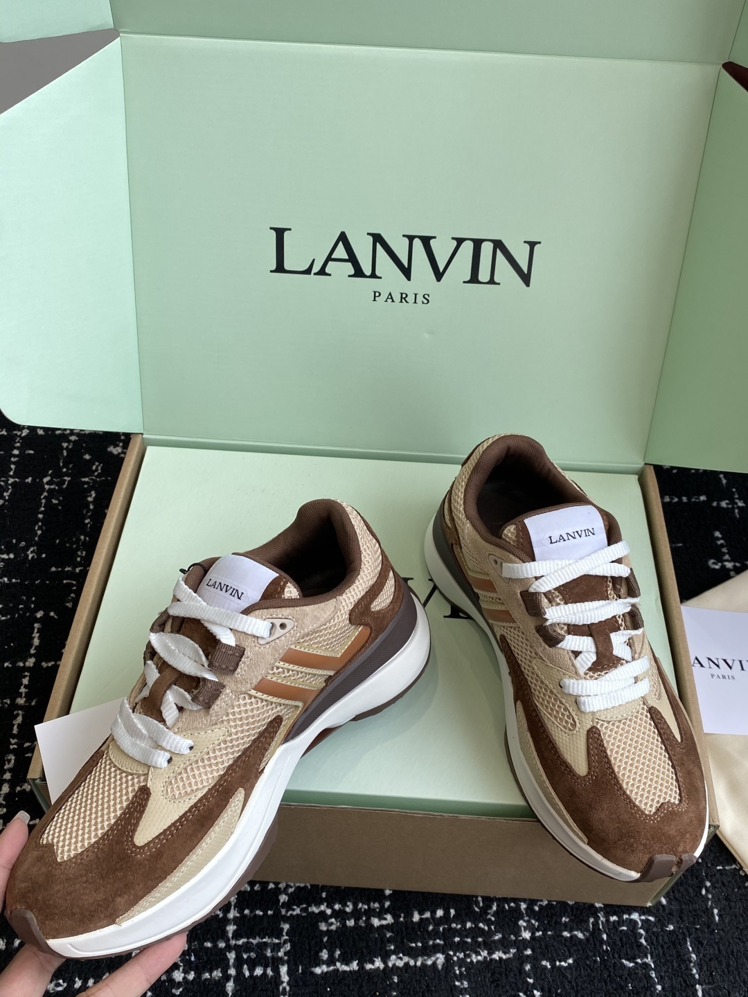 代购级
Lanvin浪凡 最新Jla系列 情侣款 网面 厚底 休闲 运动鞋 跑鞋
原版购入开发 做货